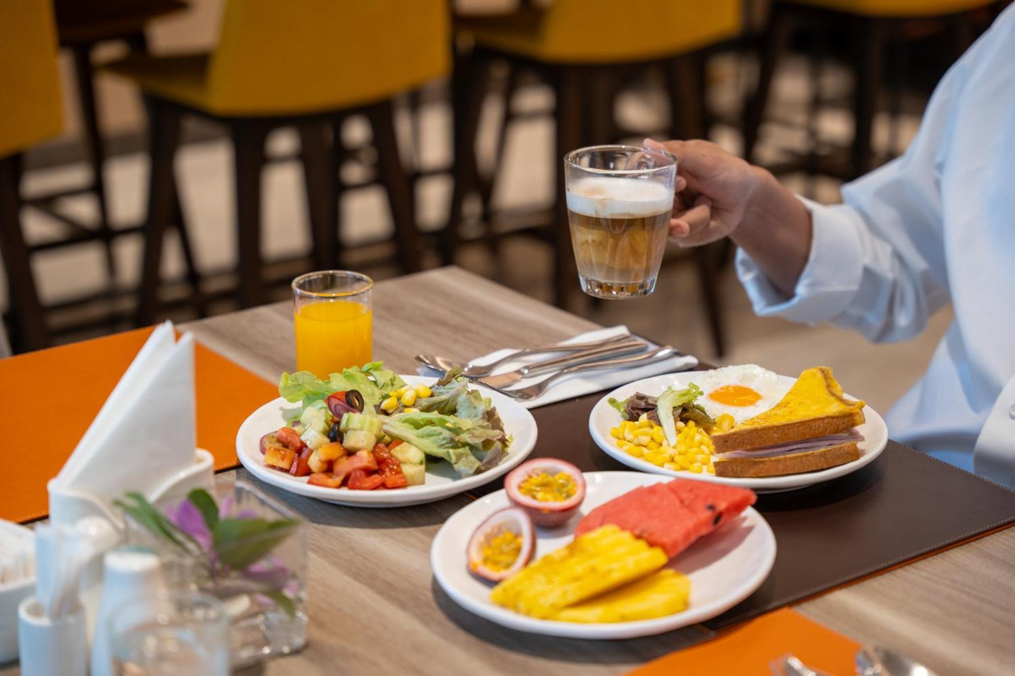 Parkroyal Suites Bangkok Zewnętrze zdjęcie